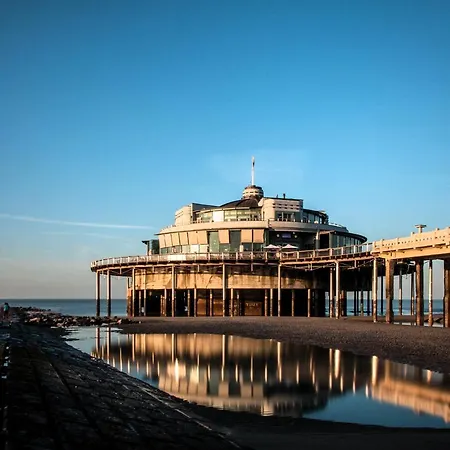 Zeedijk - Frontaal Zeezicht * Blankenberge